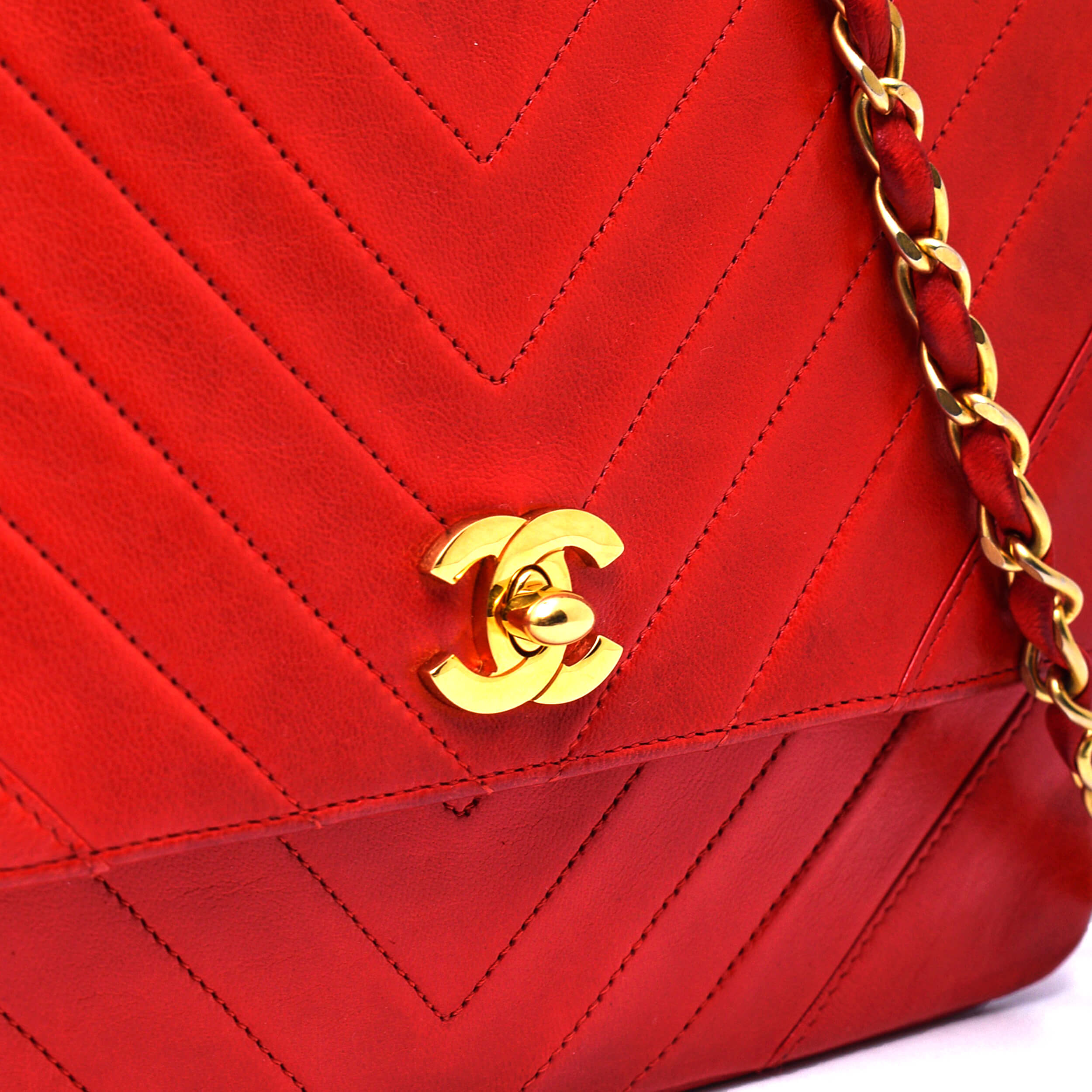 Chanel - Vintage Red Chevron Lambskin Leather Single Medium Flap Bag